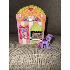Hasbro Ponyville 2007 My Little Pony Popcorn Movie Theater Playset MLP tiny mini